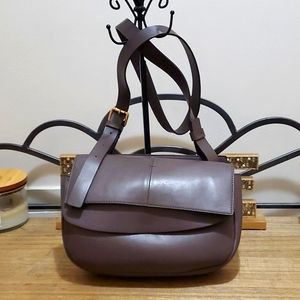 Elegant Crossbody Bag in Brown